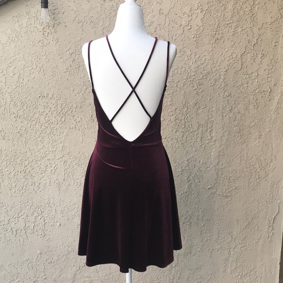 Gorgeous Maroon Windsor Velvet Dress. Size M. - Picture 2 of 3